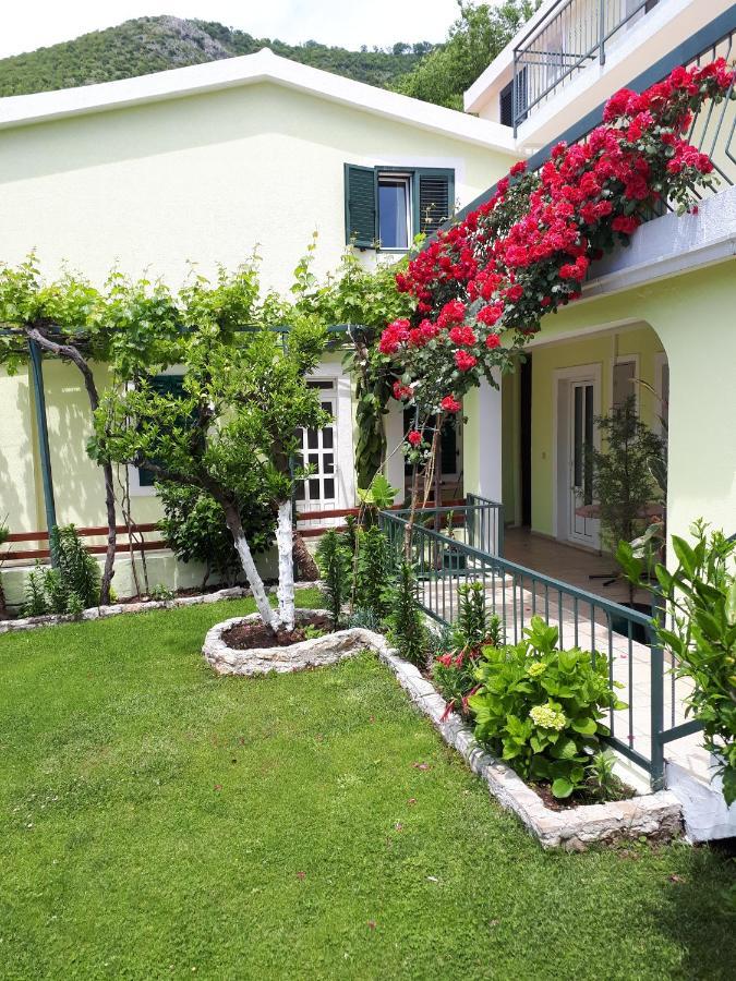 Apartments Simo Petrovac Ngoại thất bức ảnh